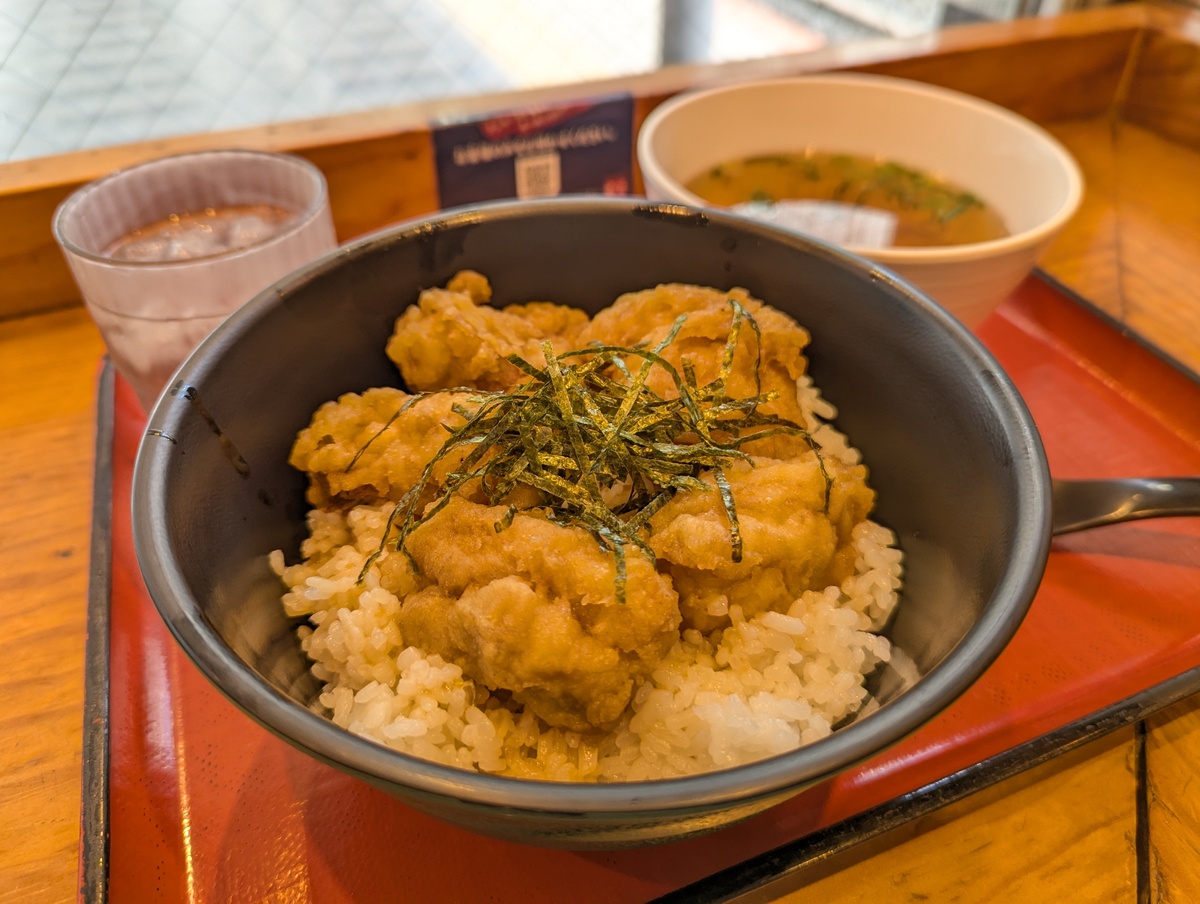 麺家さがのの鶏天丼