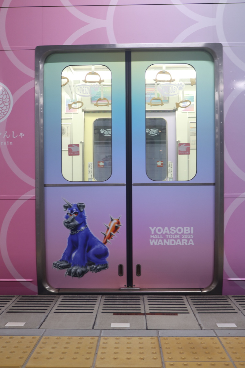 2036Fのドア横ラッピング