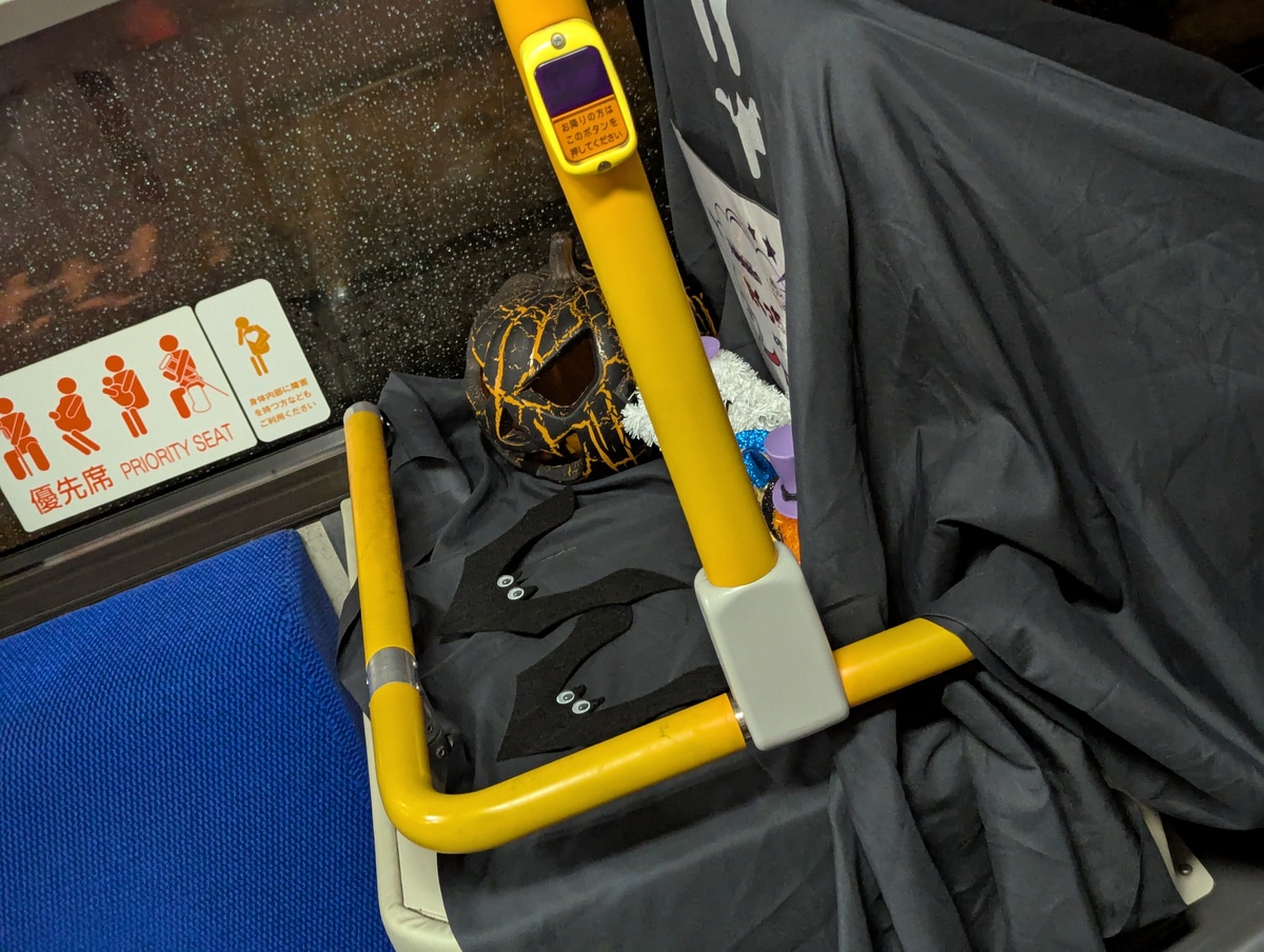 ハロウィンバスの車内 -3