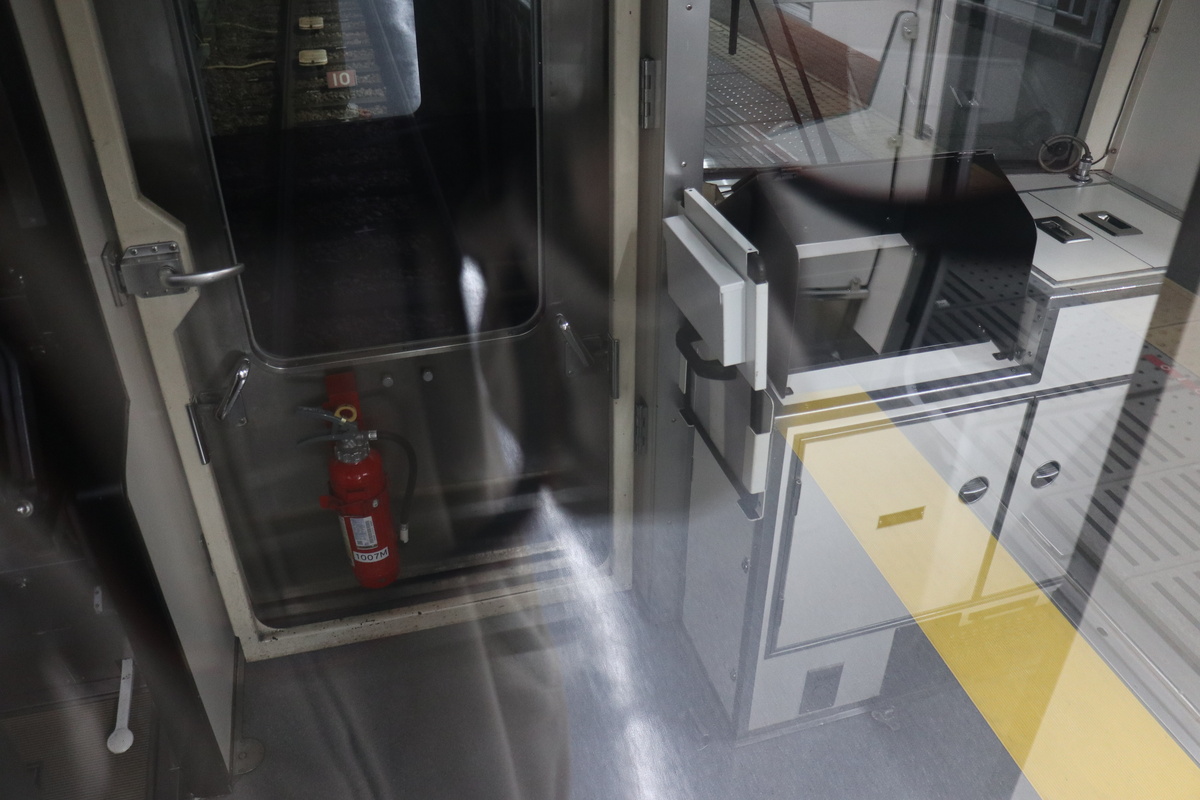 リニューアル工事を終えた1007Fの車内 - 6