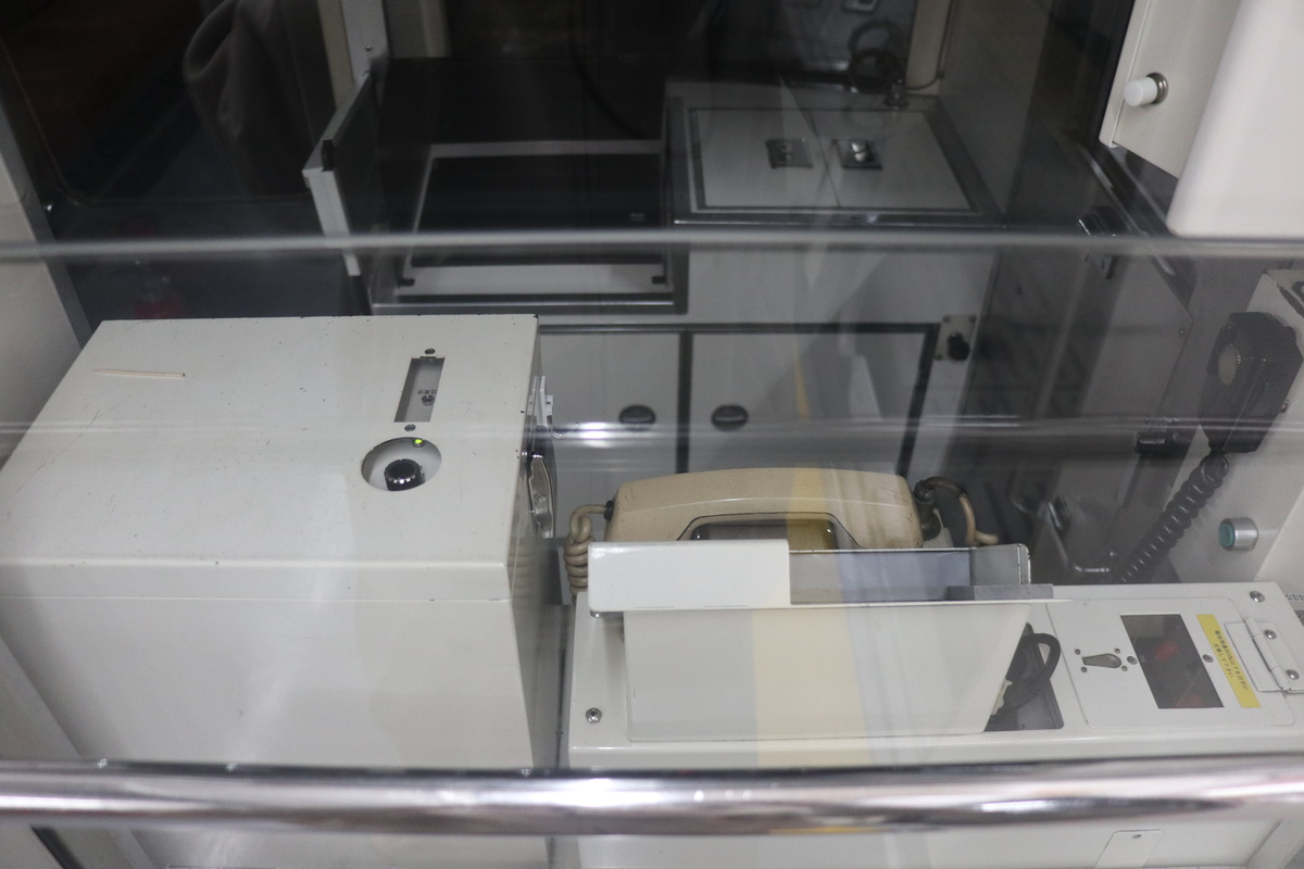 リニューアル工事を終えた1007Fの車内 - 10